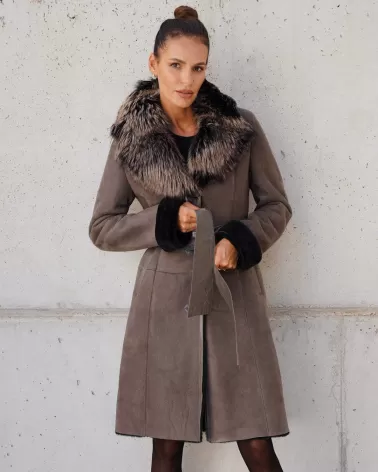 Sale | Brown sheepskin coat with a collar