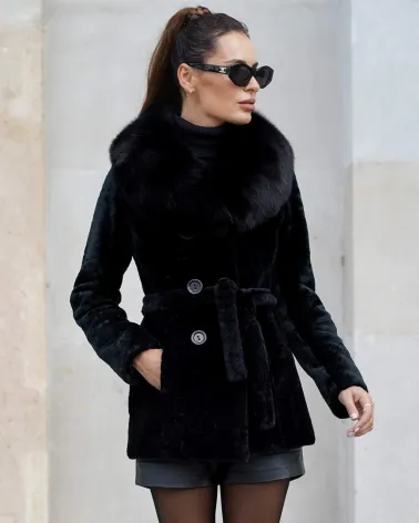 Sale | Black fur with a fox collar