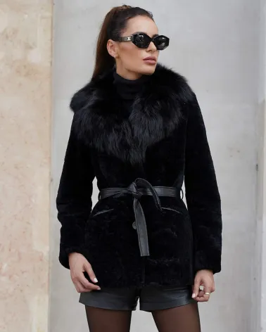 Sale | Black fur with a fox collar
