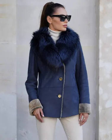 Sale | Blue short sheepskin coat with a fox collar