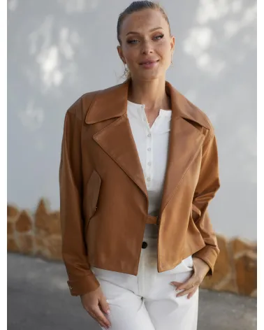 Camel leather jacket fastened with a snap