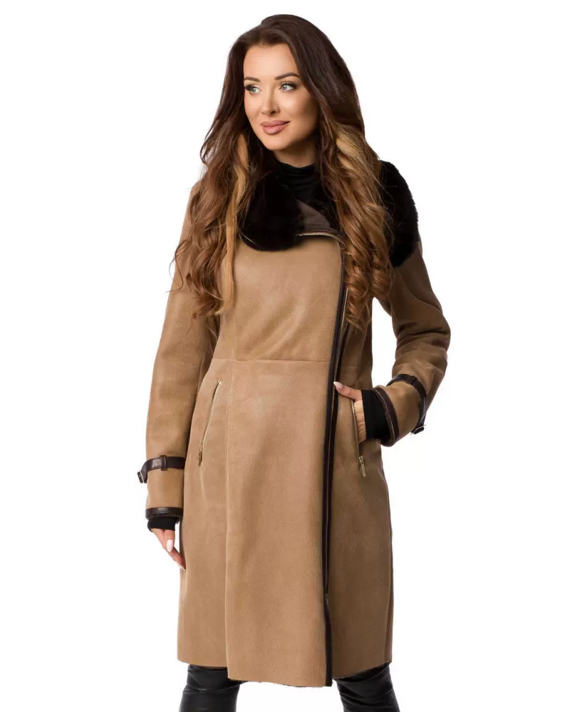 Sale | Beige sheepskin coat with a collar